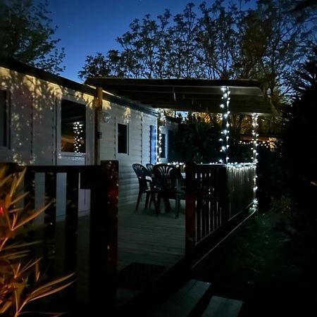 Mobil-Home Au Pied Du Luberon لا روكي دي انثيرون المظهر الخارجي الصورة