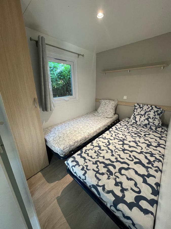 Mobil-Home Au Pied Du Luberon لا روكي دي انثيرون المظهر الخارجي الصورة
