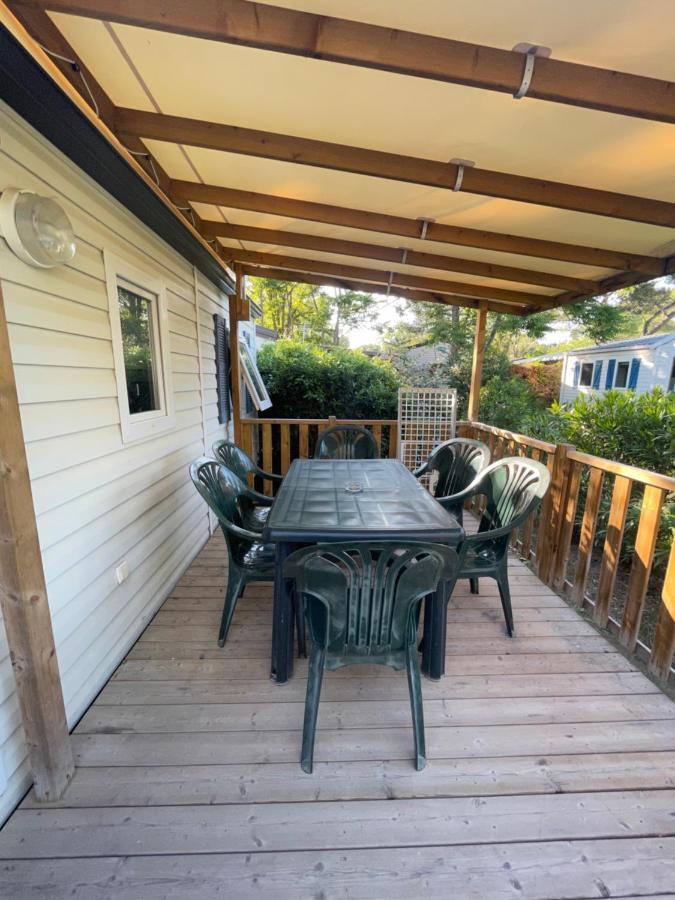 Mobil-Home Au Pied Du Luberon لا روكي دي انثيرون المظهر الخارجي الصورة