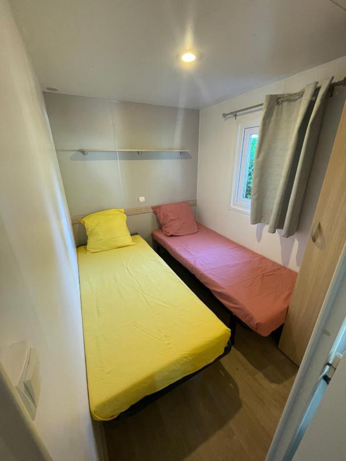 Mobil-Home Au Pied Du Luberon لا روكي دي انثيرون المظهر الخارجي الصورة