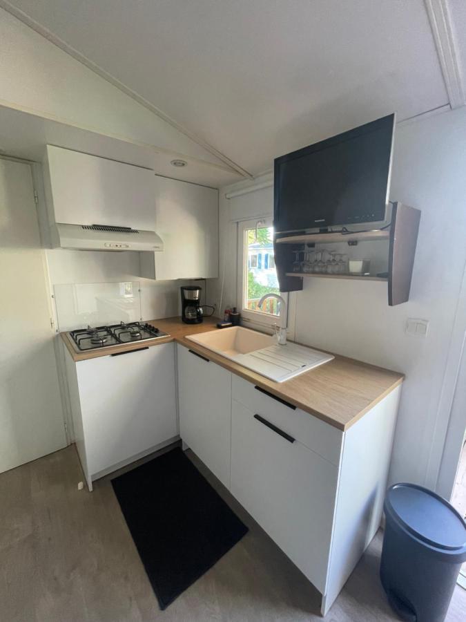 Mobil-Home Au Pied Du Luberon لا روكي دي انثيرون المظهر الخارجي الصورة