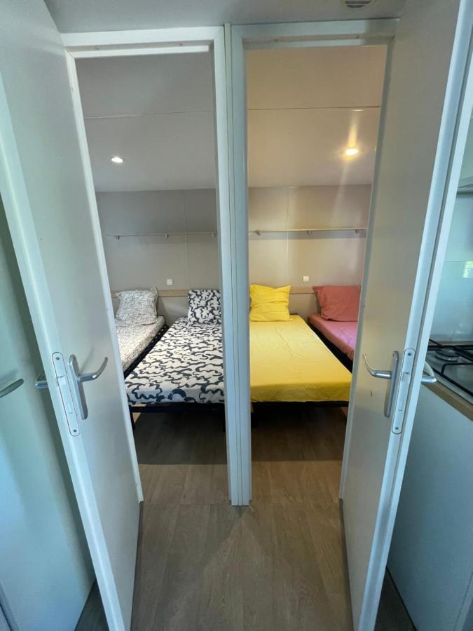 Mobil-Home Au Pied Du Luberon لا روكي دي انثيرون المظهر الخارجي الصورة