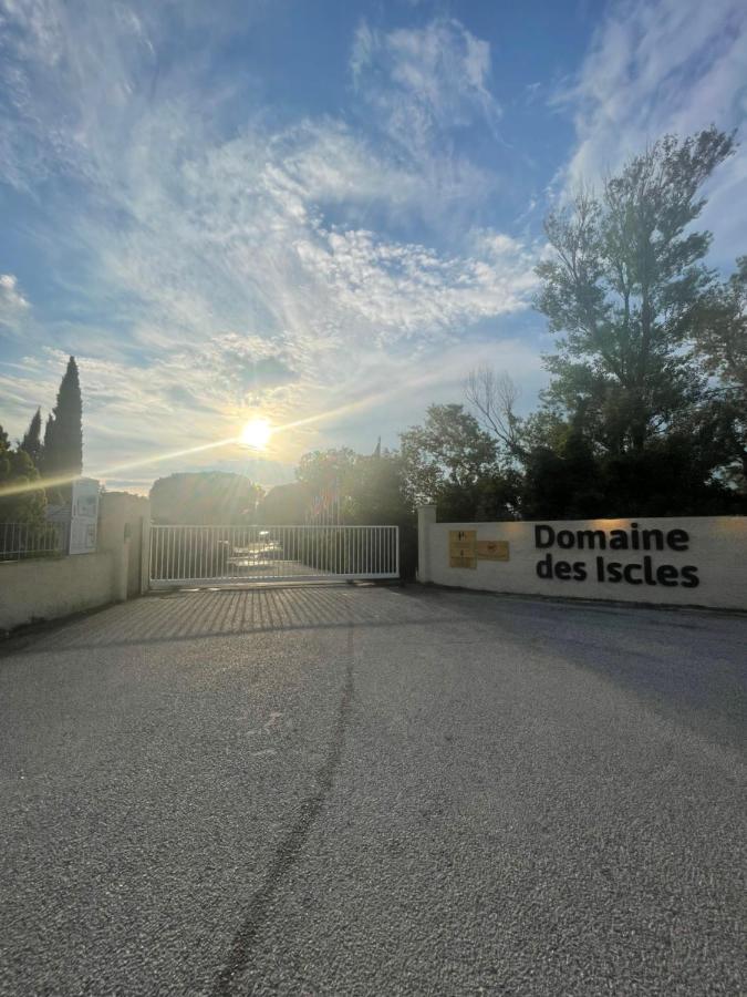 Mobil-Home Au Pied Du Luberon لا روكي دي انثيرون المظهر الخارجي الصورة