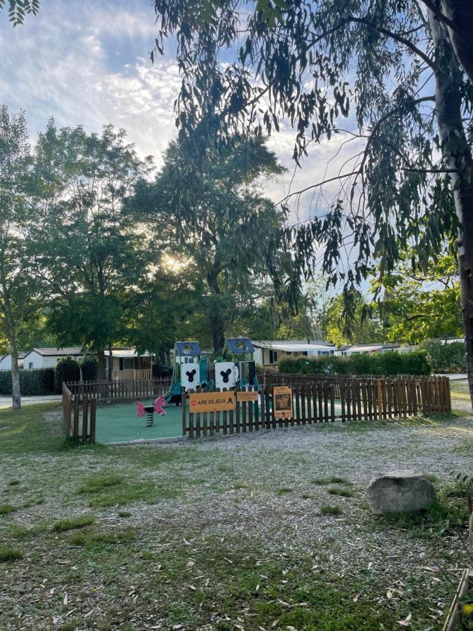 Mobil-Home Au Pied Du Luberon لا روكي دي انثيرون المظهر الخارجي الصورة
